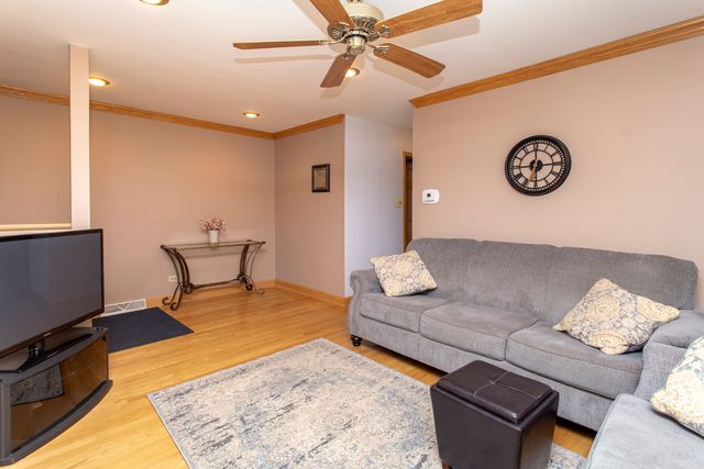 5148 S Newland Avenue, Chicago, IL 60638