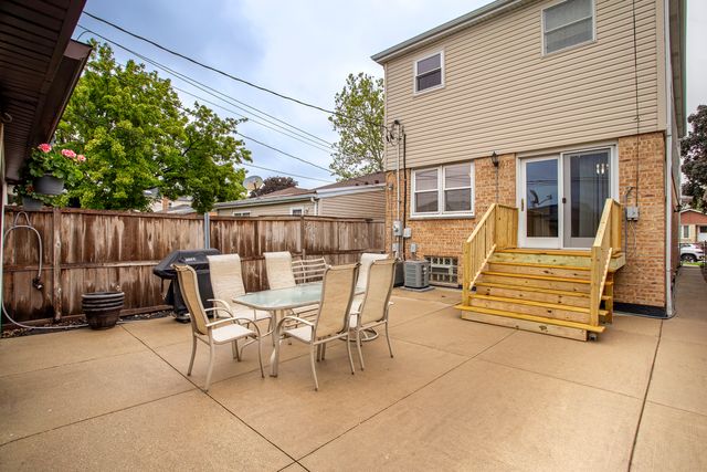 5148 S Newland Avenue, Chicago, IL 60638