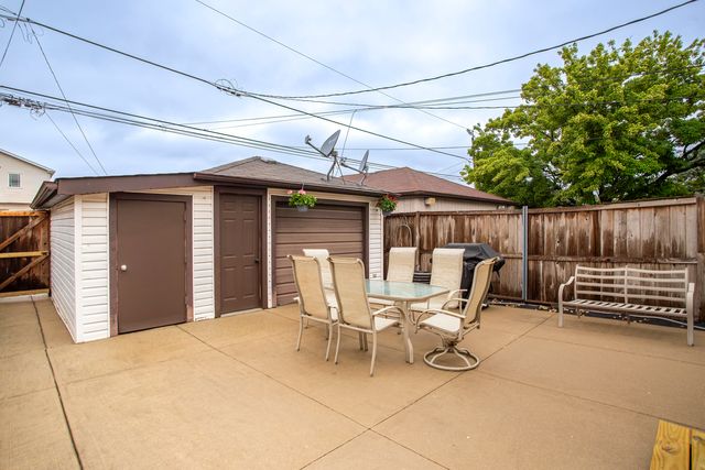 5148 S Newland Avenue, Chicago, IL 60638
