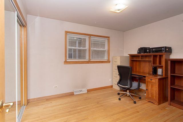 5148 S Newland Avenue, Chicago, IL 60638