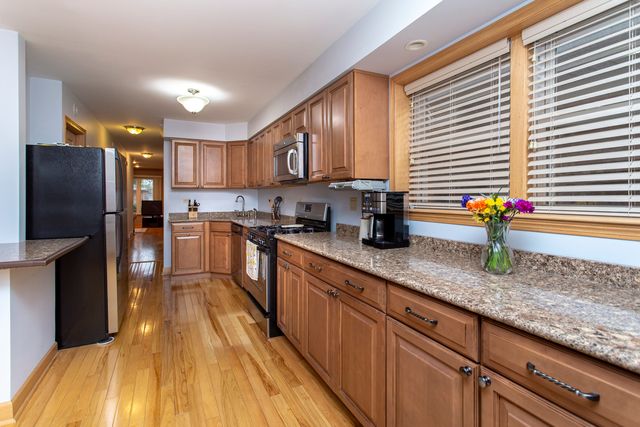 5148 S Newland Avenue, Chicago, IL 60638