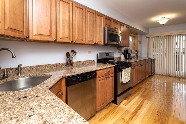 5148 S Newland Avenue, Chicago, IL 60638