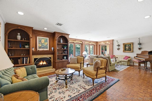 2222 E 45th Place, Tulsa, OK 74105