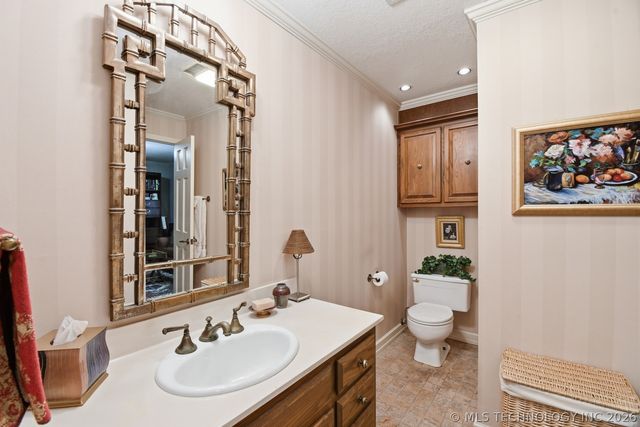 2222 E 45th Place, Tulsa, OK 74105