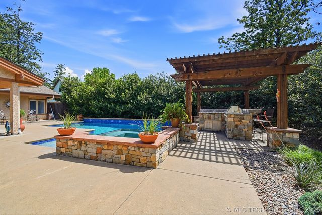 2222 E 45th Place, Tulsa, OK 74105