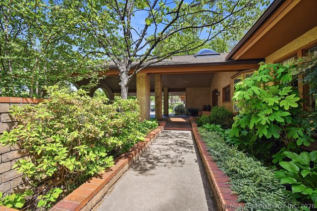 2222 E 45th Place, Tulsa, OK 74105