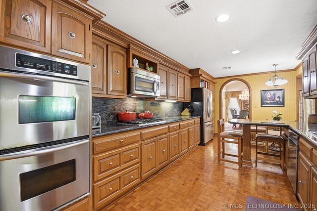 2222 E 45th Place, Tulsa, OK 74105