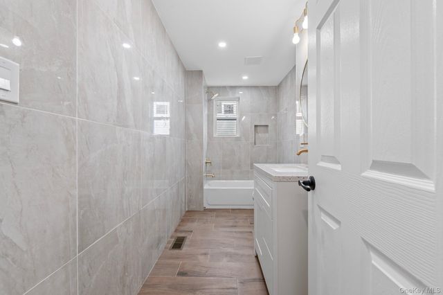 15 E Hamilton Avenue, Massapequa, NY 11758