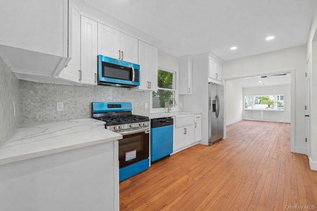 15 E Hamilton Avenue, Massapequa, NY 11758