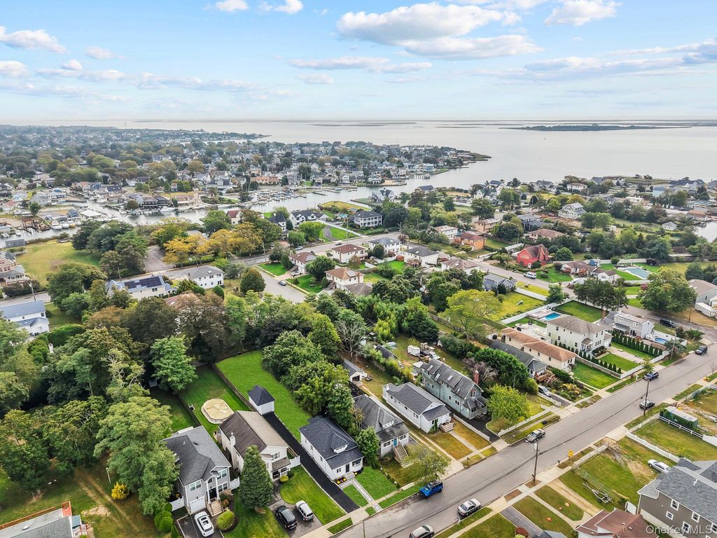 15 E Hamilton Avenue, Massapequa, NY 11758