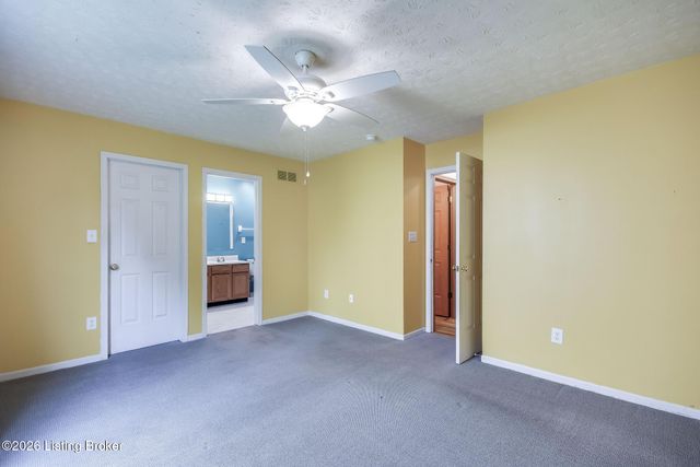 5201 Oldshire Rd, Louisville, KY 40229