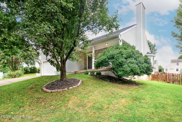 5201 Oldshire Rd, Louisville, KY 40229