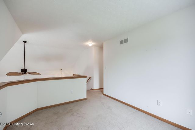 5201 Oldshire Rd, Louisville, KY 40229