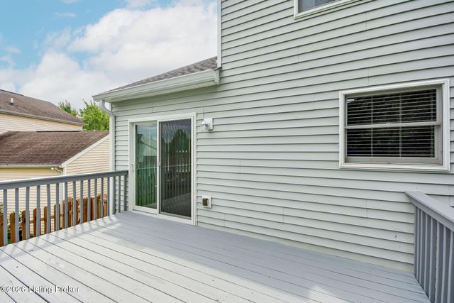 5201 Oldshire Rd, Louisville, KY 40229