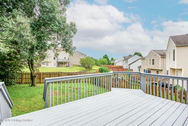 5201 Oldshire Rd, Louisville, KY 40229