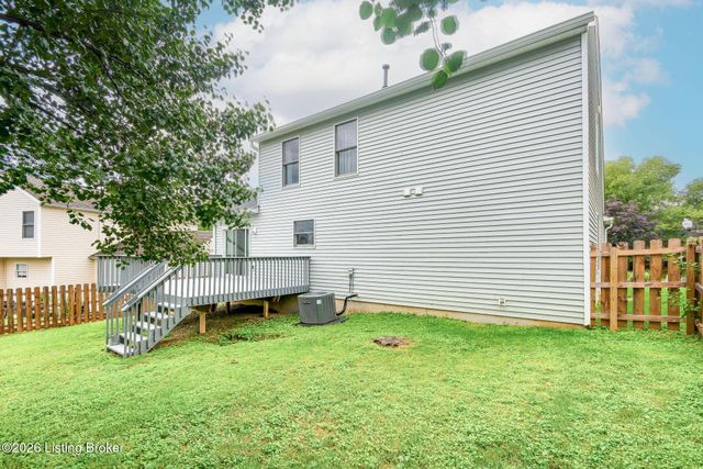 5201 Oldshire Rd, Louisville, KY 40229