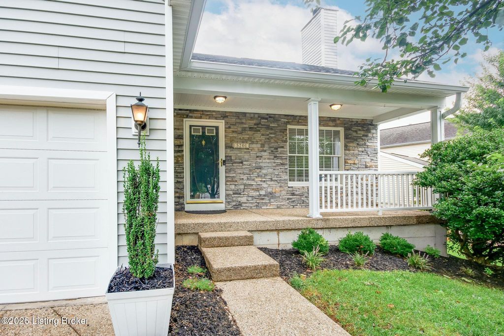 5201 Oldshire Rd, Louisville, KY 40229