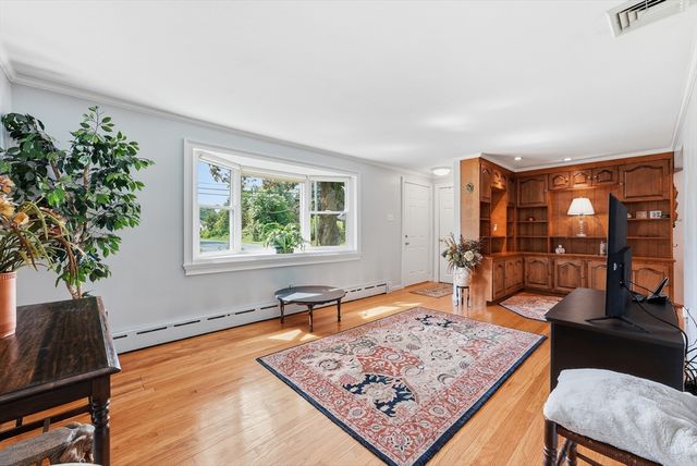 193 Meadow Street, Agawam, MA 01001