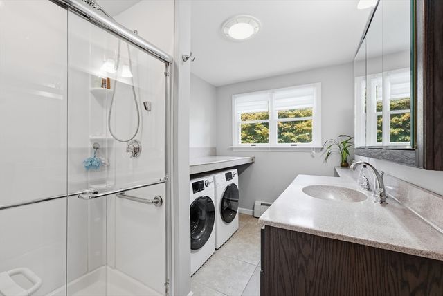 193 Meadow Street, Agawam, MA 01001