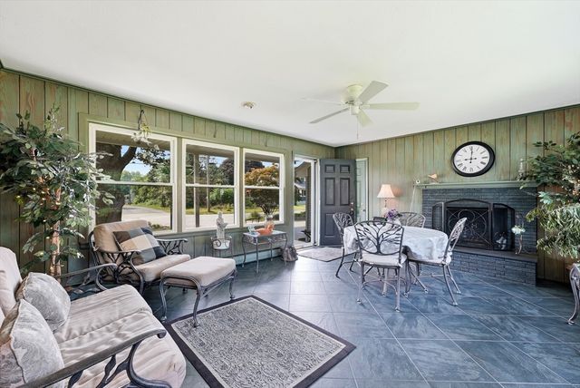 193 Meadow Street, Agawam, MA 01001