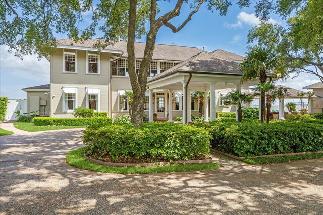 102 S R Street, La Porte, TX 77571