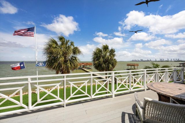 102 S R Street, La Porte, TX 77571