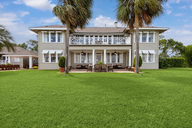 102 S R Street, La Porte, TX 77571