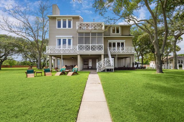 102 S R Street, La Porte, TX 77571