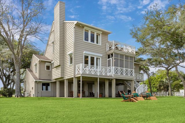102 S R Street, La Porte, TX 77571