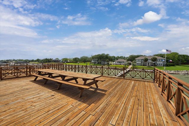 102 S R Street, La Porte, TX 77571