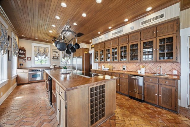 102 S R Street, La Porte, TX 77571