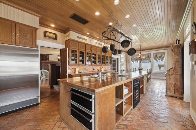 102 S R Street, La Porte, TX 77571