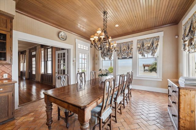 102 S R Street, La Porte, TX 77571