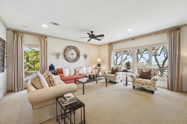 102 S R Street, La Porte, TX 77571