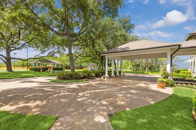 102 S R Street, La Porte, TX 77571
