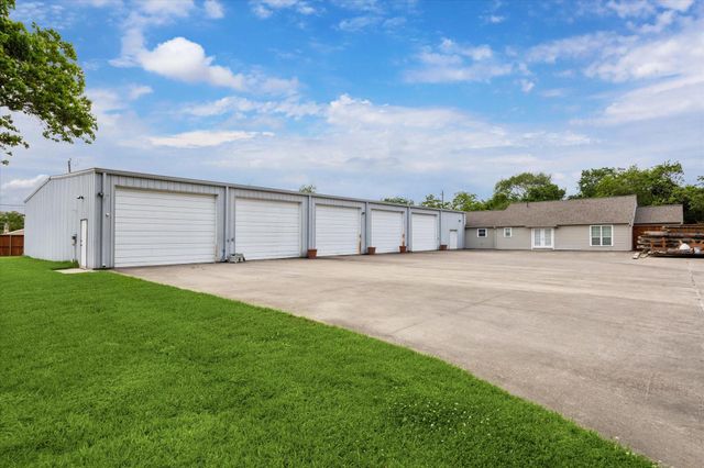102 S R Street, La Porte, TX 77571