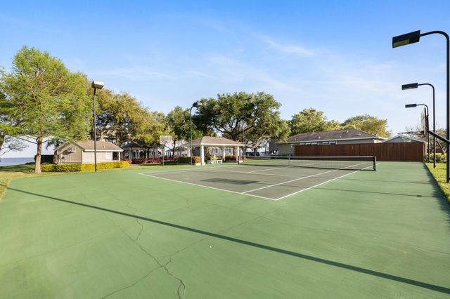 102 S R Street, La Porte, TX 77571