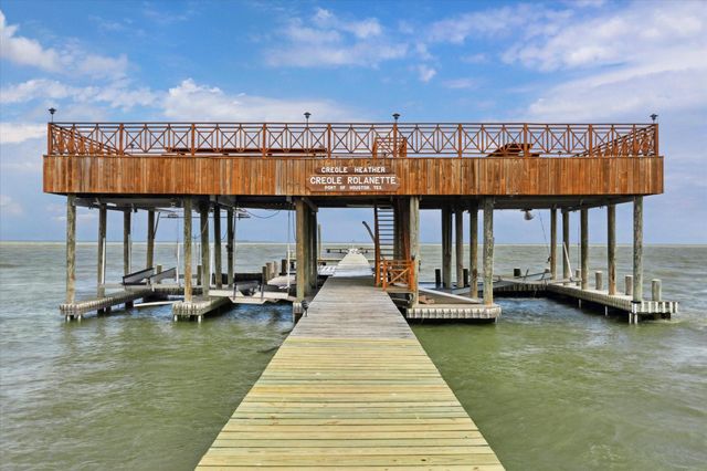 102 S R Street, La Porte, TX 77571