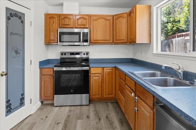 1183 Sultana Dr, Tracy, CA 95376