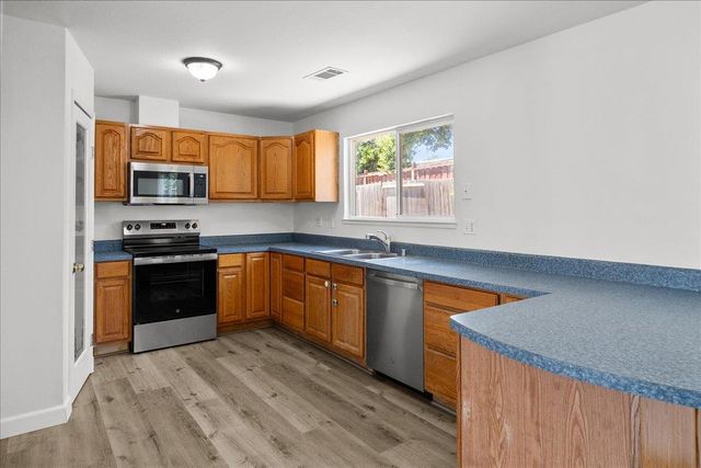 1183 Sultana Dr, Tracy, CA 95376