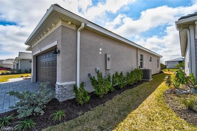 7796 Lakes Edge LN, Port Charlotte, FL 33981