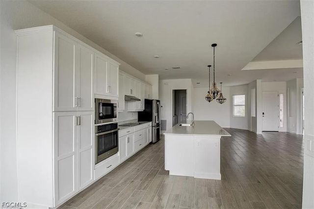 7796 Lakes Edge LN, Port Charlotte, FL 33981