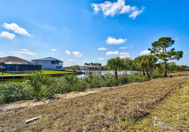 7796 Lakes Edge LN, Port Charlotte, FL 33981