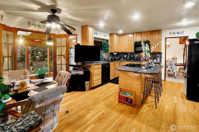 32807 12th Avenue SW, Federal Way, WA 98023