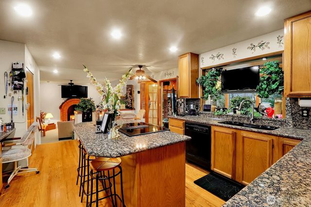 32807 12th Avenue SW, Federal Way, WA 98023