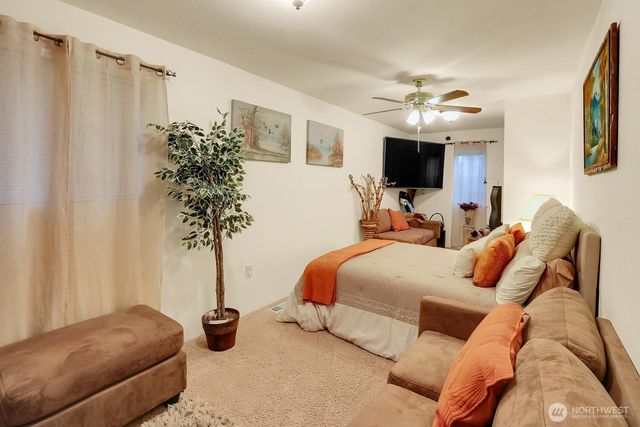 32807 12th Avenue SW, Federal Way, WA 98023