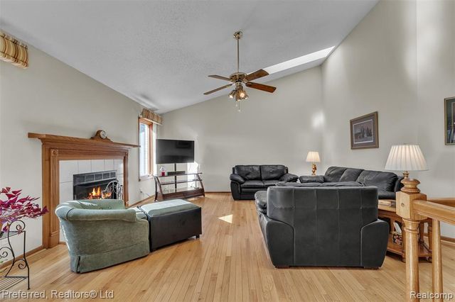 215 Edington Circle, Canton, MI 48187