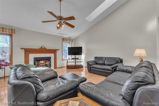 215 Edington Circle, Canton, MI 48187