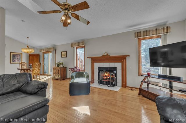 215 Edington Circle, Canton, MI 48187