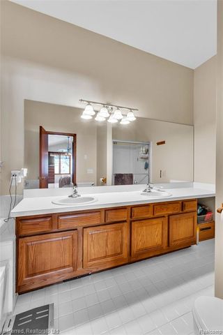 215 Edington Circle, Canton, MI 48187